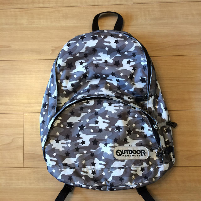 OUTDOOR(アウトドア)のOUTDOOR リュック 迷彩 星柄 キッズ/ベビー/マタニティのこども用バッグ(リュックサック)の商品写真