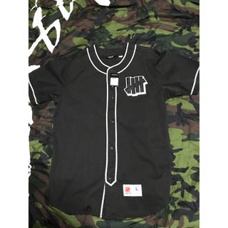 アンディフィーテッド(UNDEFEATED)の黒L UNDEFEATED BASEBALL SHIRT ベースボールシャツ(シャツ)