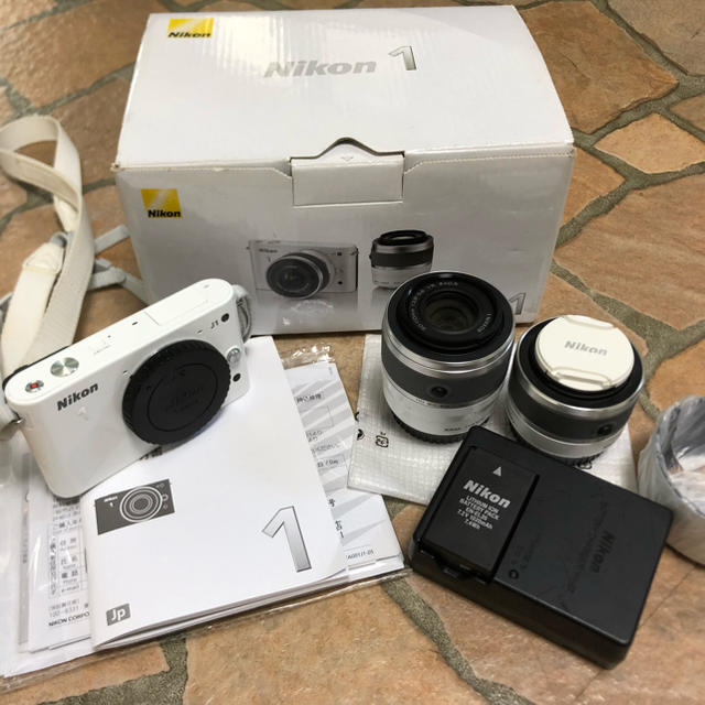 nikon j1wzwhミラーレス一眼