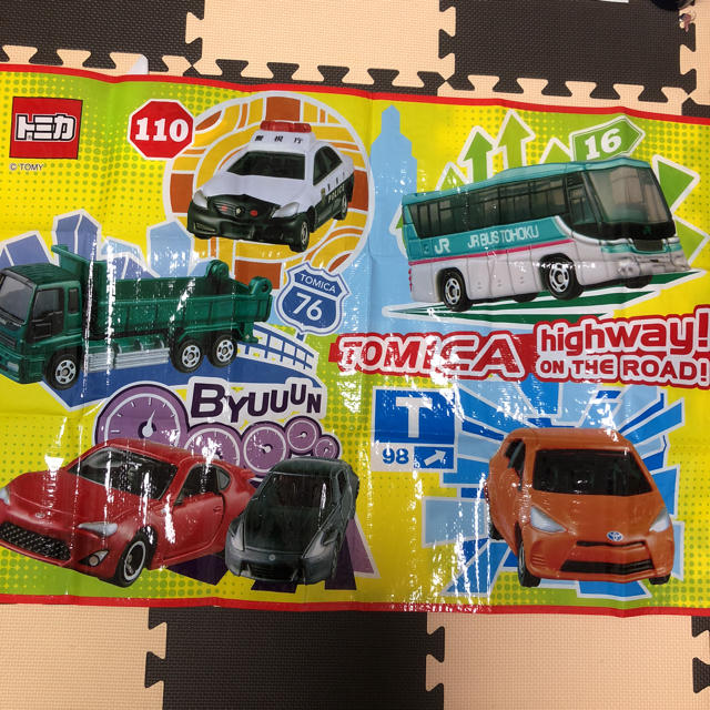 Takara Tomy(タカラトミー)の☆新品☆トミカ レジャーシート スポーツ/アウトドアのアウトドア(その他)の商品写真