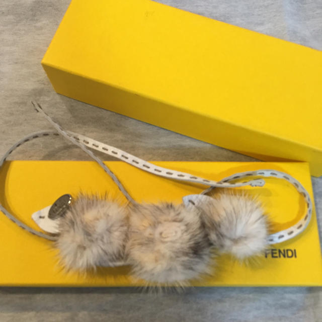 FENDI(フェンディ)の♡新品未使用♡フェンディミンクチョーカー♡ レディースのアクセサリー(ネックレス)の商品写真