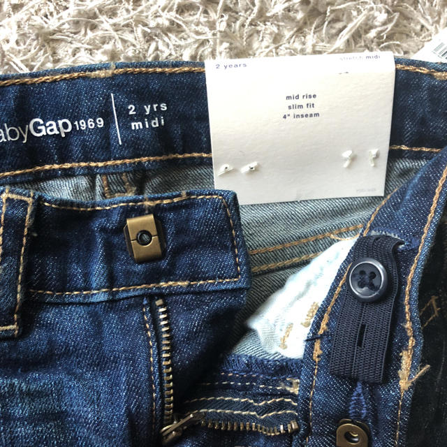 babyGAP(ベビーギャップ)の新品タグ付き♡デニムパンツ♡95㎝ キッズ/ベビー/マタニティのキッズ服男の子用(90cm~)(パンツ/スパッツ)の商品写真