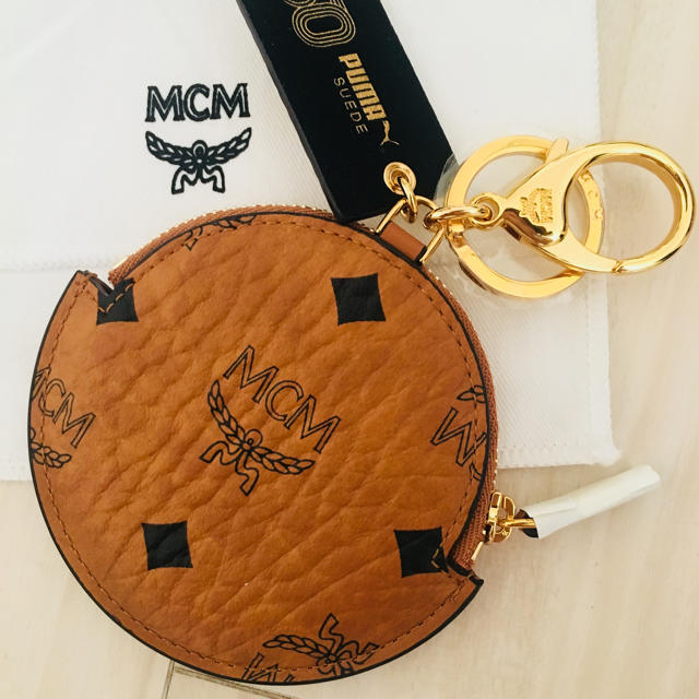 MCM(エムシーエム)の箱、保証書付き‼︎ MCM キーホルダー メンズのファッション小物(キーホルダー)の商品写真