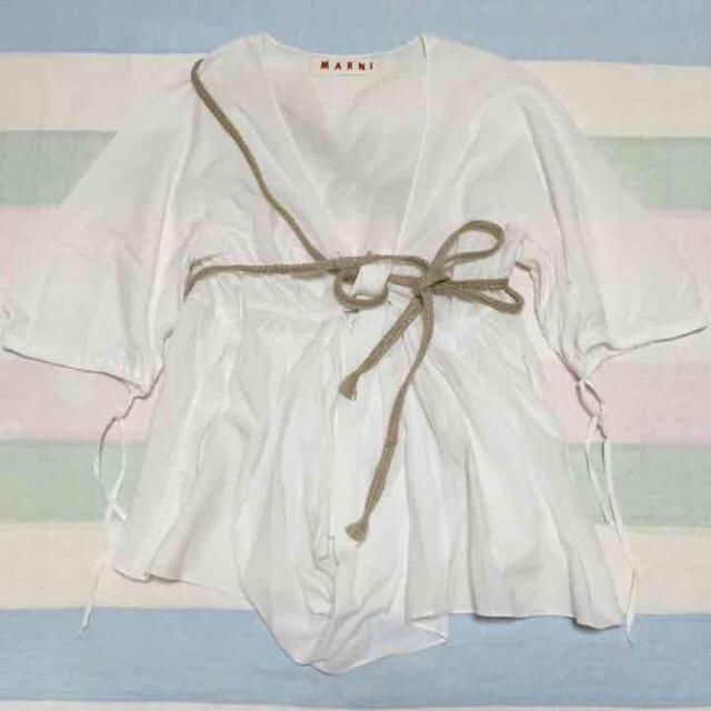 Marni(マルニ)のMARNI マル二 ロープの付いたレアトップス 白 レディースのトップス(シャツ/ブラウス(半袖/袖なし))の商品写真