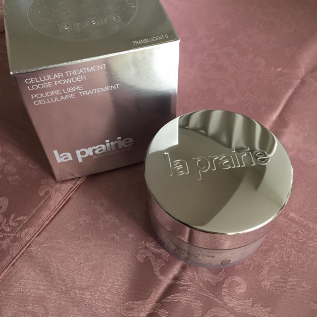 La Prairie(ラプレリー)のラプレリートリートメントルースパウダー三越購入新品未開封 コスメ/美容のベースメイク/化粧品(フェイスパウダー)の商品写真