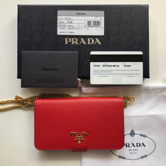 PRADA - 新品 プラダ アイフォンケース 6 6s 赤の通販 by Italy❤️shop｜プラダならラクマ