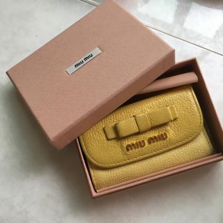 ミュウミュウ(miumiu)のmiumiu リボン キーケース バイカラー(キーケース)