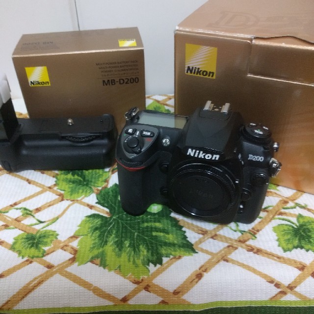 Nikon D200+バッテリーパックMB-D200 元箱一式　美品