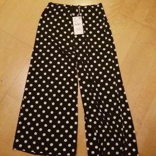 ザラ(ZARA)のZARA❤新品今季春夏ドットガウチョ(カジュアルパンツ)