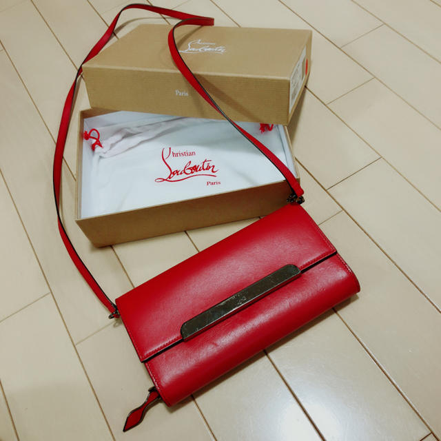 Christian Louboutin(クリスチャンルブタン)のChristian Louboutin 長財布 ショルダー レディースのファッション小物(財布)の商品写真