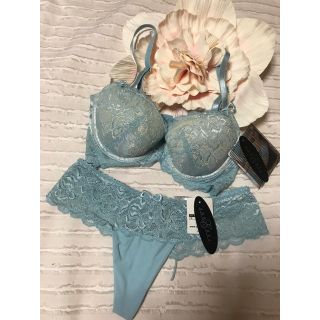 新品 半額 アンブラANNEBRA ブラジャー&Tバックショーツセット(ブラ&ショーツセット)