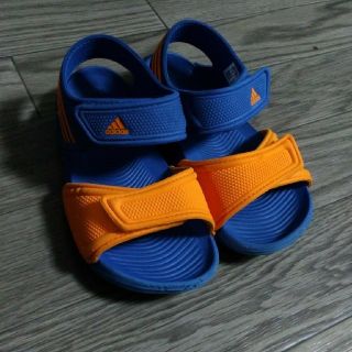 アディダス(adidas)のキッズサンダル　adidas　子供　18cm スリッパ　ビーチサンダル(サンダル)