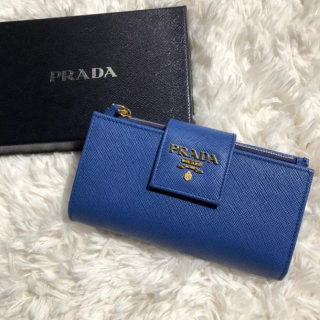 PRADA(プラダ)のレア 新作 プラダ PRADA 折り財布 サフィアーノ メタル ブルー 大容量 レディースのファッション小物(財布)の商品写真