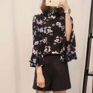 アプワイザーリッシェ(Apuweiser-riche)の花柄袖フリルトップス 美品♡ 韓国服(シャツ/ブラウス(半袖/袖なし))