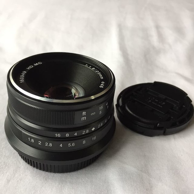 単焦点レンズ 25mm F1.8 ブラック!OLYMPUSやPanasonic-