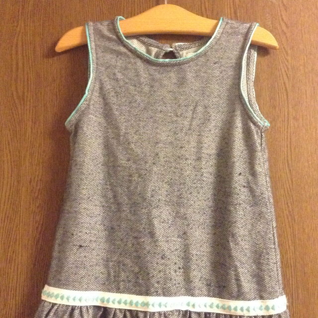 babyGAP(ベビーギャップ)のbabyGap☆グレー&グリーン☆ワンピース☆ジャンパースカート キッズ/ベビー/マタニティのキッズ服女の子用(90cm~)(ワンピース)の商品写真