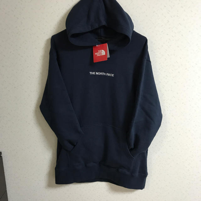 THE NORTH FACE(ザノースフェイス)の【ラスト1点！新品タグ付き】 THE NORTH FACE 刺繍ロゴパーカー メンズのトップス(パーカー)の商品写真