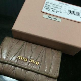 ミュウミュウ(miumiu)のmiumiu キーケース(モバイルケース/カバー)