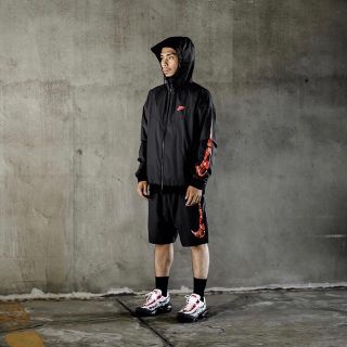 ナイキ(NIKE)のatmos WE LOVE NIKE ウインドランナー 赤(ナイロンジャケット)