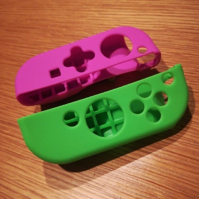 Nintendo Switch(ニンテンドースイッチ)のNintendoswitch　ジョイコンプロテクト　ピンク×グリーン エンタメ/ホビーのゲームソフト/ゲーム機本体(その他)の商品写真