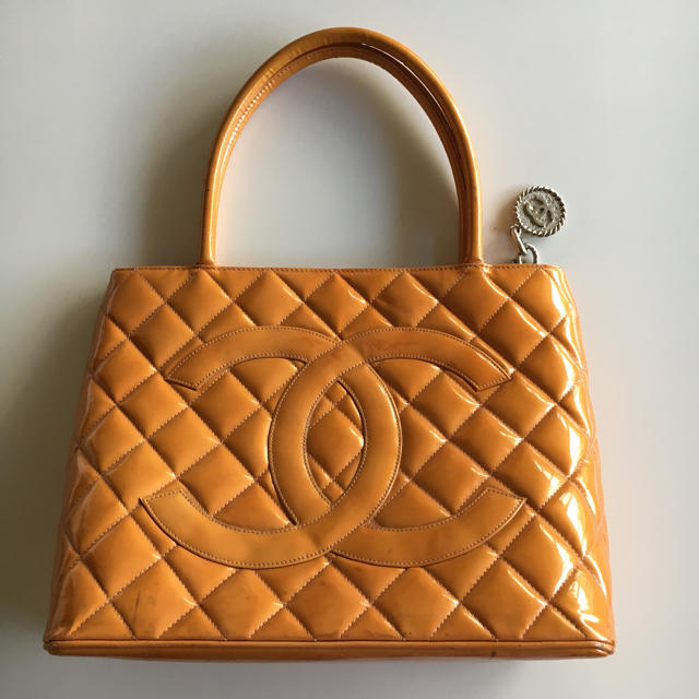 CHANEL 復刻トート オレンジ 予約特典 www.gold-and-wood.com