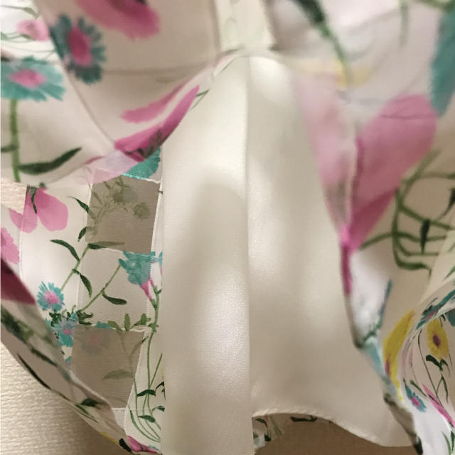 QUEENS COURT(クイーンズコート)のシースルー花柄スカート レディースのスカート(ひざ丈スカート)の商品写真