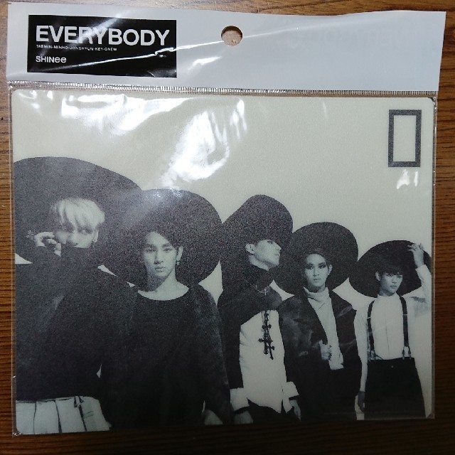 SHINee(シャイニー)の【公式グッズ】SHINee everybody マウスパッド エンタメ/ホビーのタレントグッズ(アイドルグッズ)の商品写真