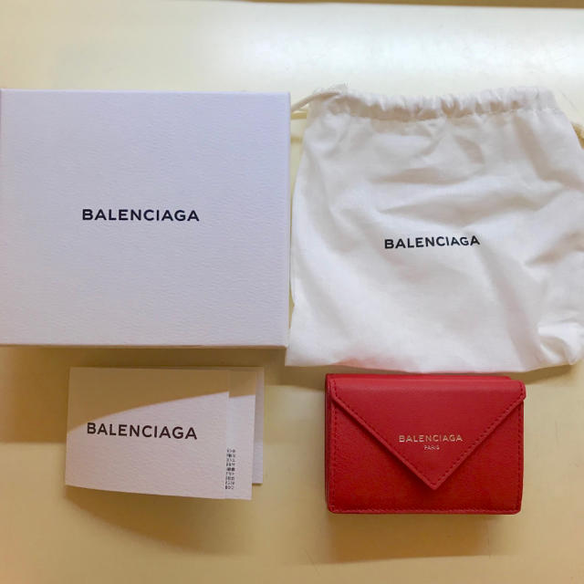 Balenciaga(バレンシアガ)の値下げ中！【新品】バレンシアガ ペーパーミニウォレット レッド レディースのファッション小物(財布)の商品写真