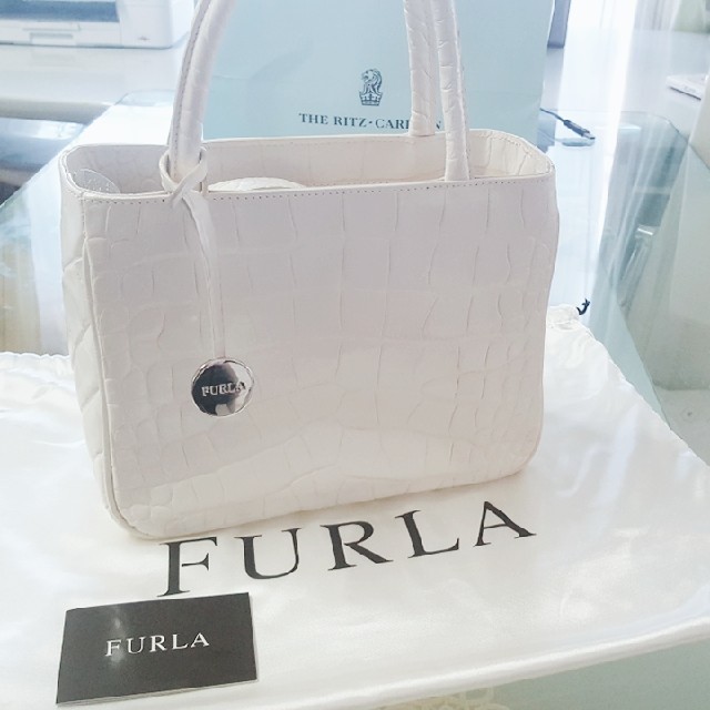 Furla(フルラ)のM様専用【美品】フルラ 2 WAY ブランドショルダーバッグ　オフホワイト レディースのバッグ(ショルダーバッグ)の商品写真