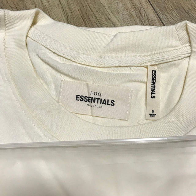 FEAR OF GOD(フィアオブゴッド)の【Sサイズ】FOG Essentials Boxy Graphic ロンT メンズのトップス(その他)の商品写真