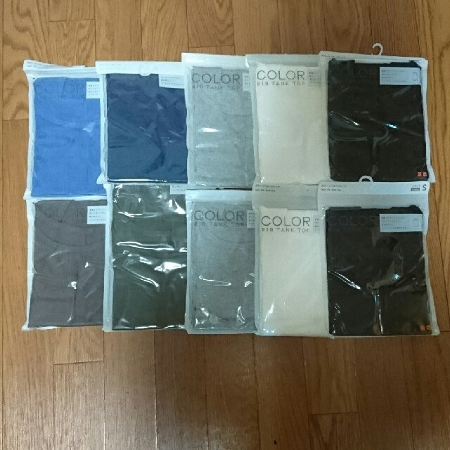 UNIQLO(ユニクロ)のSachiさん専用  白×グレー 計2枚 レディースのトップス(タンクトップ)の商品写真