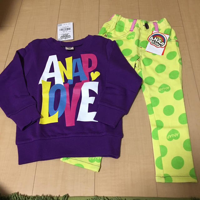 ANAP Kids(アナップキッズ)の☆新品☆ ANAP kids トレーナー パンツ 2点セット  サイズ100 キッズ/ベビー/マタニティのキッズ服女の子用(90cm~)(パンツ/スパッツ)の商品写真