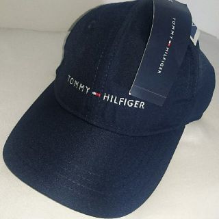 トミーヒルフィガー(TOMMY HILFIGER)の新品未使用タグ付！TOMMY HILFIGER バックル付 ネイビーキャップ(キャップ)