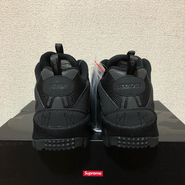 Supreme(シュプリーム)の送料込み 新品 NIKE AIR HUMARA 17 SUPREME 27 メンズの靴/シューズ(スニーカー)の商品写真