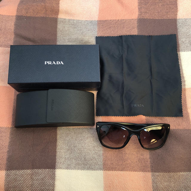 PRADA サングラス