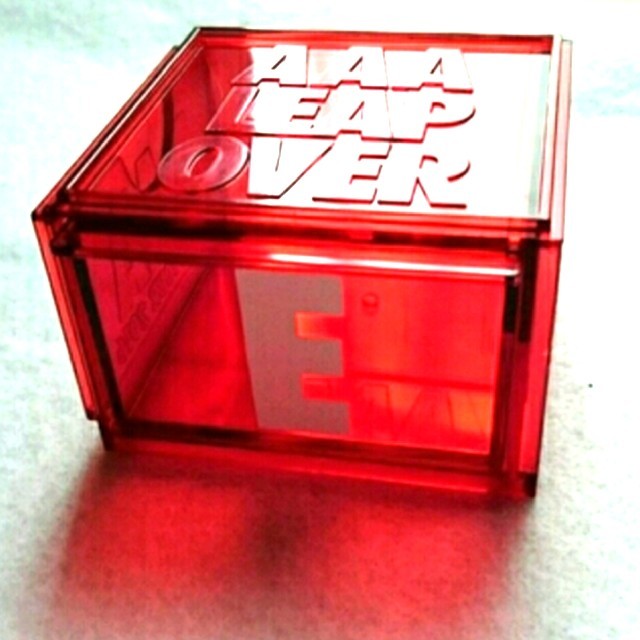 AAA(トリプルエー)のLEAP OVER 会場限定え～カラーBOX【赤】 エンタメ/ホビーのタレントグッズ(ミュージシャン)の商品写真