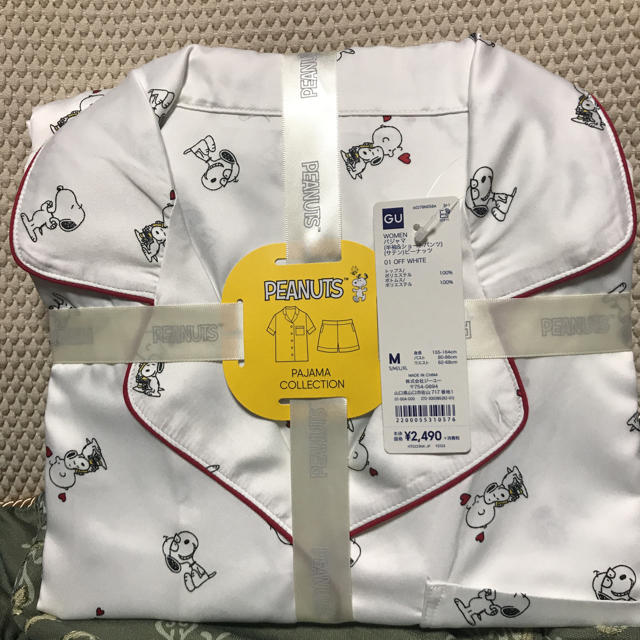 GU(ジーユー)のGUサテンパジャマ半袖ショートパンツスヌーピー柄ホワイト レディースのルームウェア/パジャマ(パジャマ)の商品写真
