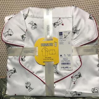 ジーユー(GU)のGUサテンパジャマ半袖ショートパンツスヌーピー柄ホワイト(パジャマ)
