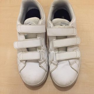 アディダス(adidas)のadidas ホワイト スニーカー 23.5cm(スニーカー)