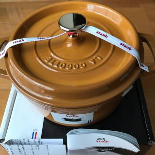 ストウブ(STAUB)のストウブ ピコ・ココット ラウンド 20cm マスタード 新品 (鍋/フライパン)