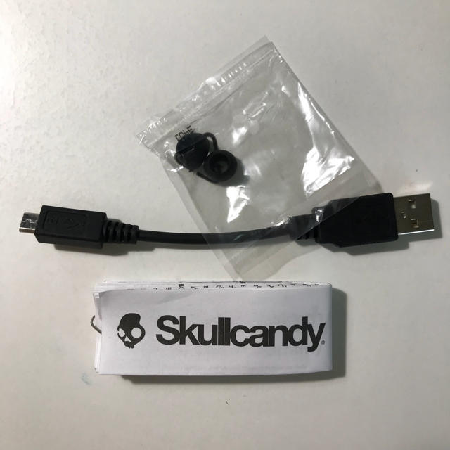 Skullcandy(スカルキャンディ)のスカルキャンディ ブルートゥースイヤフォン USED  スマホ/家電/カメラのオーディオ機器(ヘッドフォン/イヤフォン)の商品写真