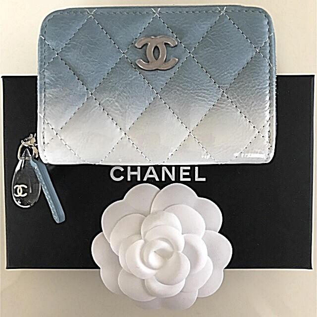 CHANEL(シャネル)の❤️シャネル❤️新品未使用✨国内完売❣️ティアドロップ付 ミニウォレット♪ レディースのファッション小物(財布)の商品写真