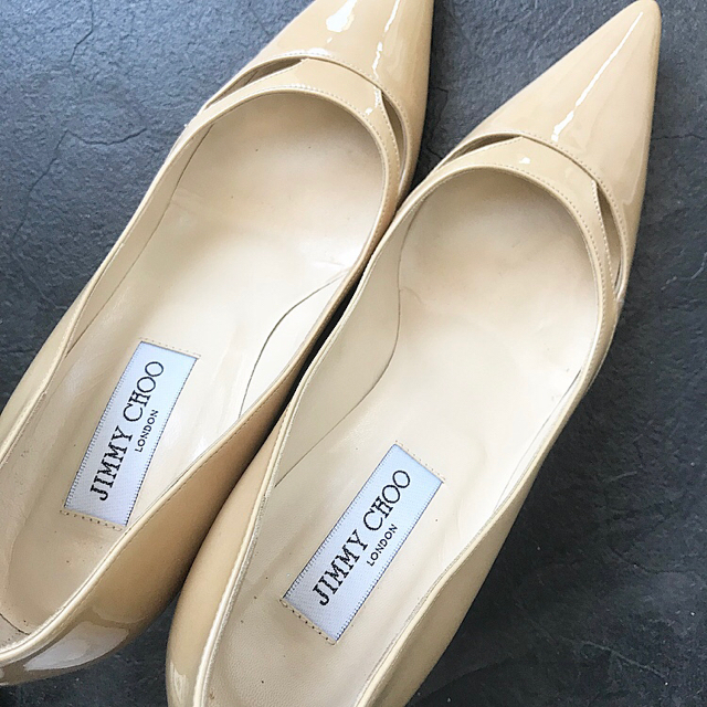 JIMMY CHOO(ジミーチュウ)の美品 JIMMY CHOO ジミーチュウ パンプス ライトベージュ 39 レディースの靴/シューズ(ハイヒール/パンプス)の商品写真