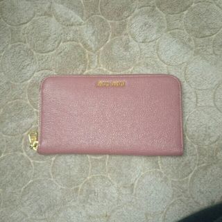 ミュウミュウ(miumiu)のmiumiu　長財布♪(財布)