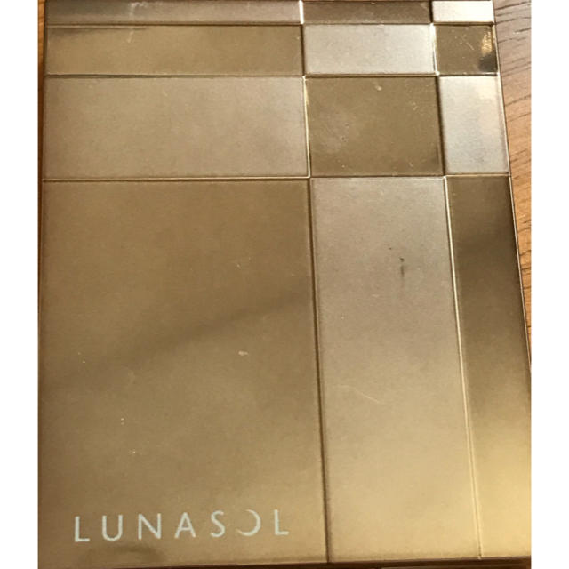 LUNASOL(ルナソル)のルナソル スキンモデリングアイズ 01 Beige Beige コスメ/美容のベースメイク/化粧品(アイシャドウ)の商品写真