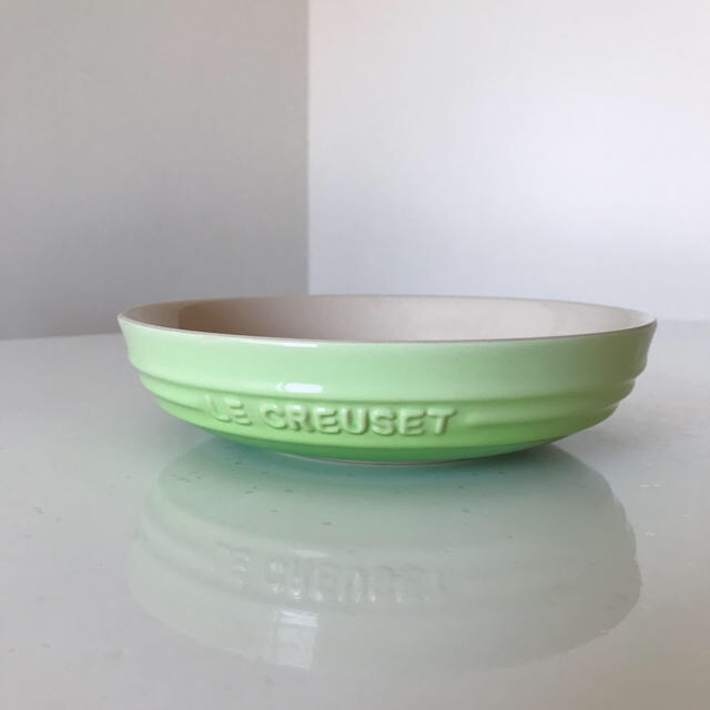 LE CREUSET(ルクルーゼ)の☆新品・未使用☆LE CREUSET ラウンドディッシュ20㎝ インテリア/住まい/日用品のキッチン/食器(食器)の商品写真