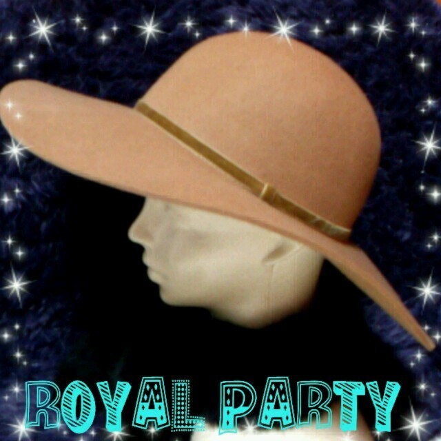 ROYAL PARTY(ロイヤルパーティー)の上級コーデ☆つば広ハット レディースの帽子(ハット)の商品写真