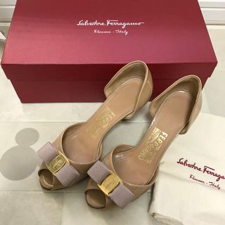 サルヴァトーレフェラガモ(Salvatore Ferragamo)の♡サルヴァトーレフェラガモ❤︎ヴァラパンプス♡(ハイヒール/パンプス)