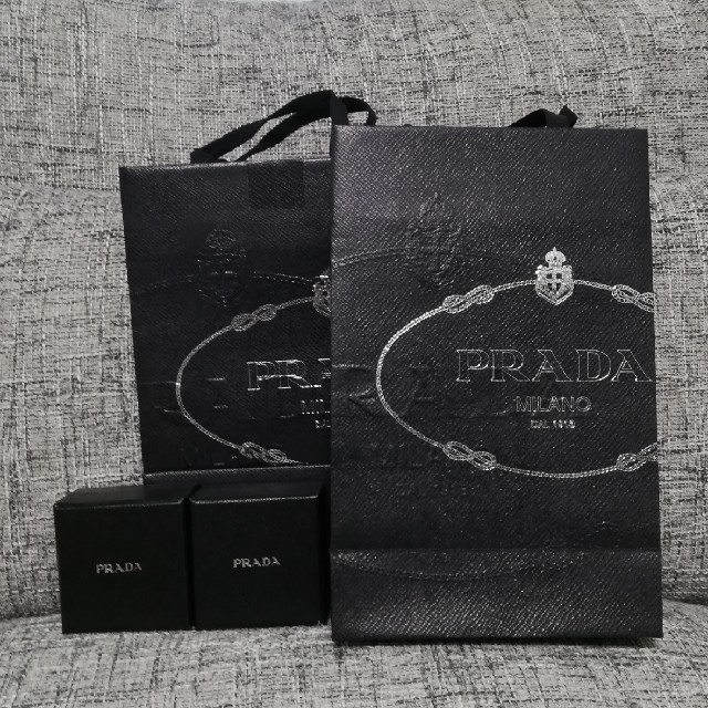 PRADA(プラダ)のPRADA＊＊ 箱 紙袋 レディースのバッグ(ショップ袋)の商品写真