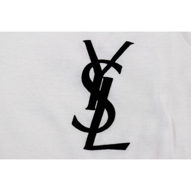 Yves Saint Laurent Beaute(イヴサンローランボーテ)の『YVES SAINT LAURENT イヴ・サンローラン』 レディースのトップス(Tシャツ(半袖/袖なし))の商品写真